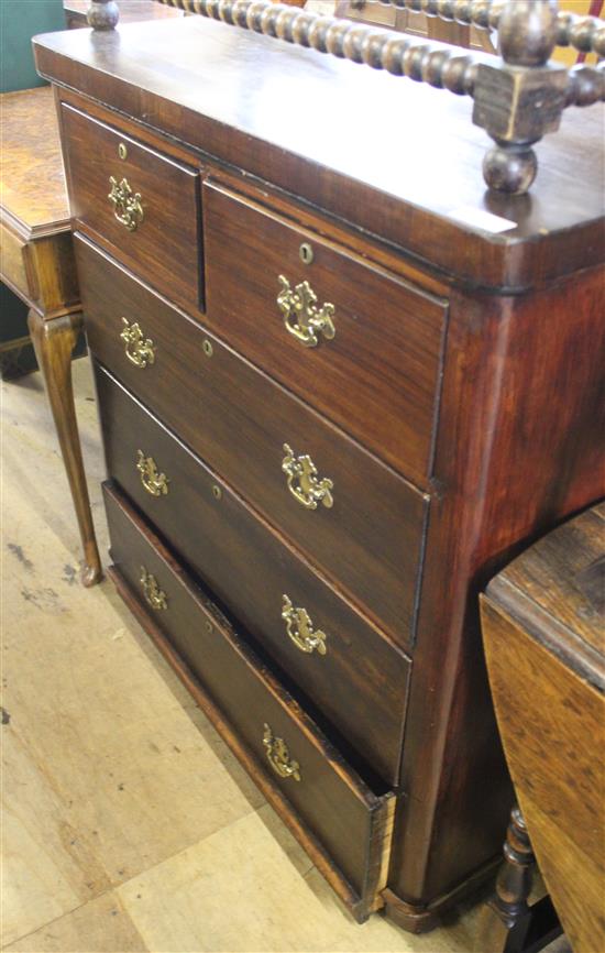 Victorian mahogany chest of drawers